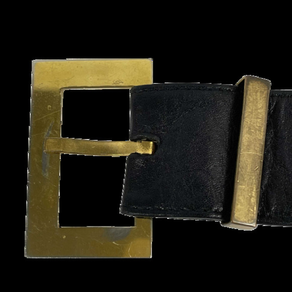 CHANEL - Vintage 1980's Black Leather and Gold Buckle CC Link Belt - 75 / 30 - Picture 11 of 12